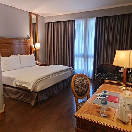 Hotel Crown Plaza Исламабад Екстериор снимка