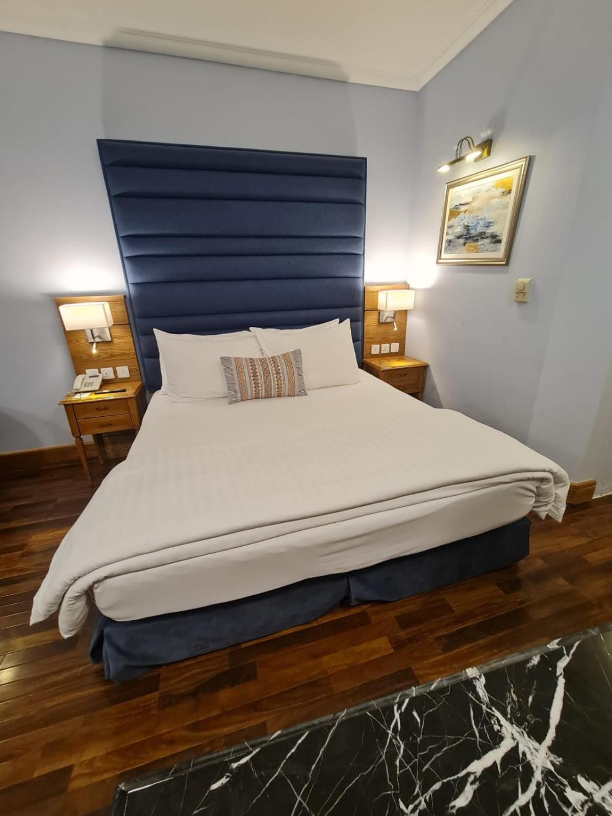 Hotel Crown Plaza Исламабад Екстериор снимка