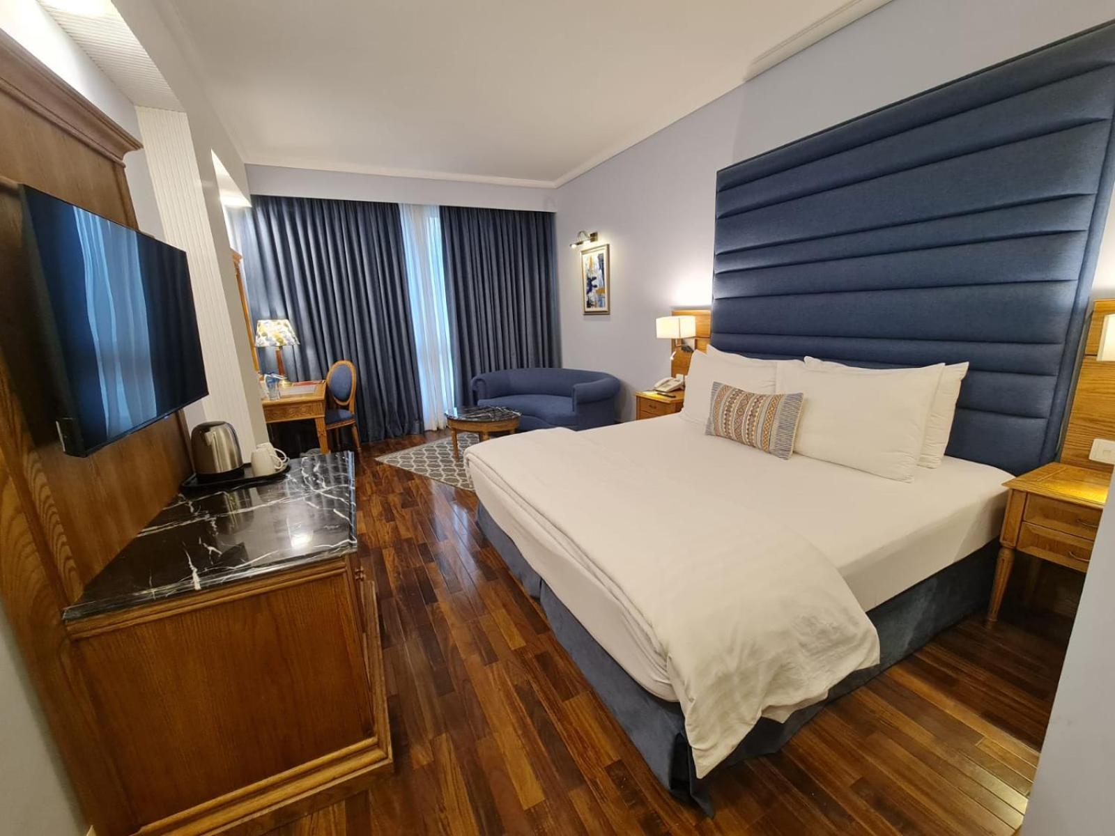 Hotel Crown Plaza Исламабад Екстериор снимка