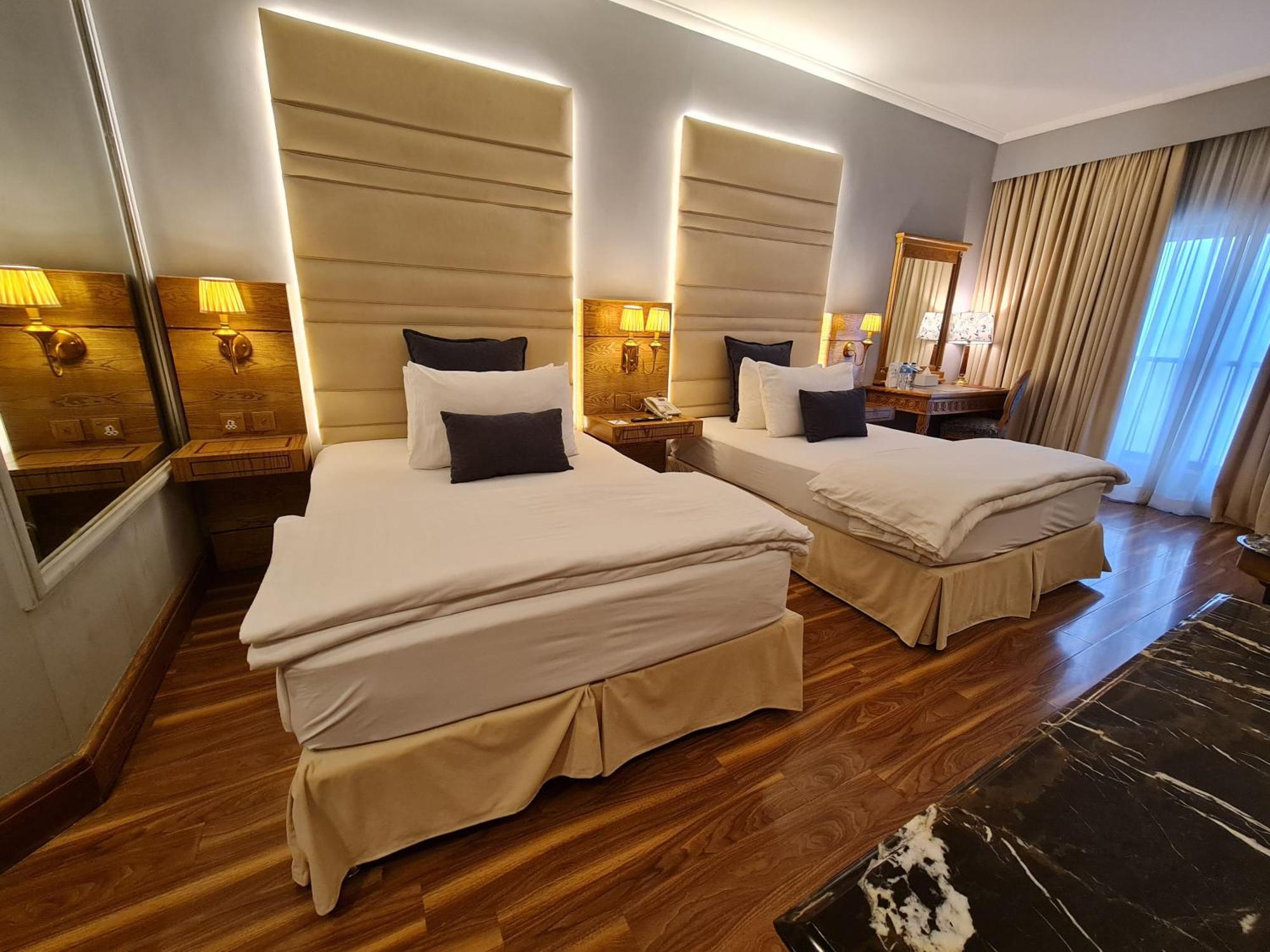 Hotel Crown Plaza Исламабад Екстериор снимка