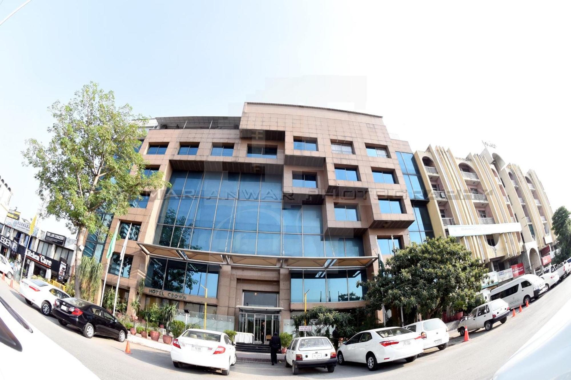 Hotel Crown Plaza Исламабад Екстериор снимка
