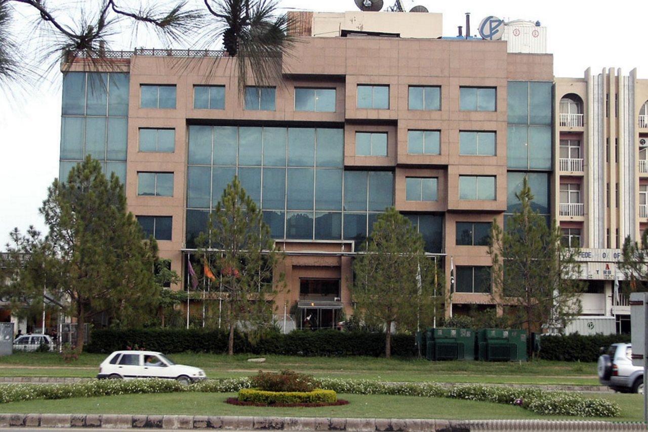 Hotel Crown Plaza Исламабад Екстериор снимка