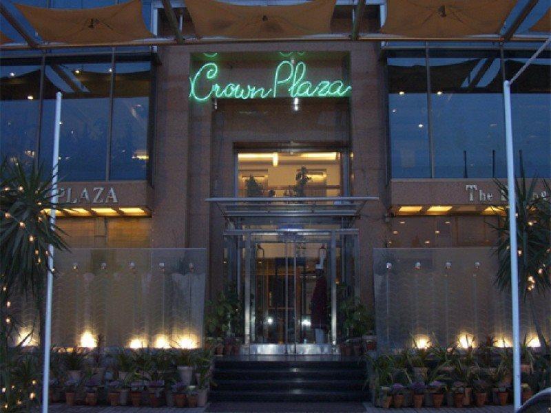 Hotel Crown Plaza Исламабад Екстериор снимка