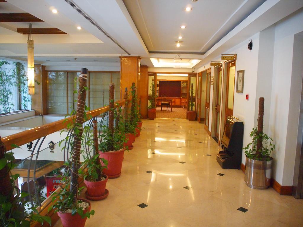 Hotel Crown Plaza Исламабад Екстериор снимка