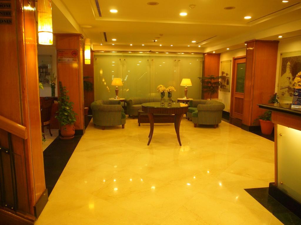 Hotel Crown Plaza Исламабад Екстериор снимка
