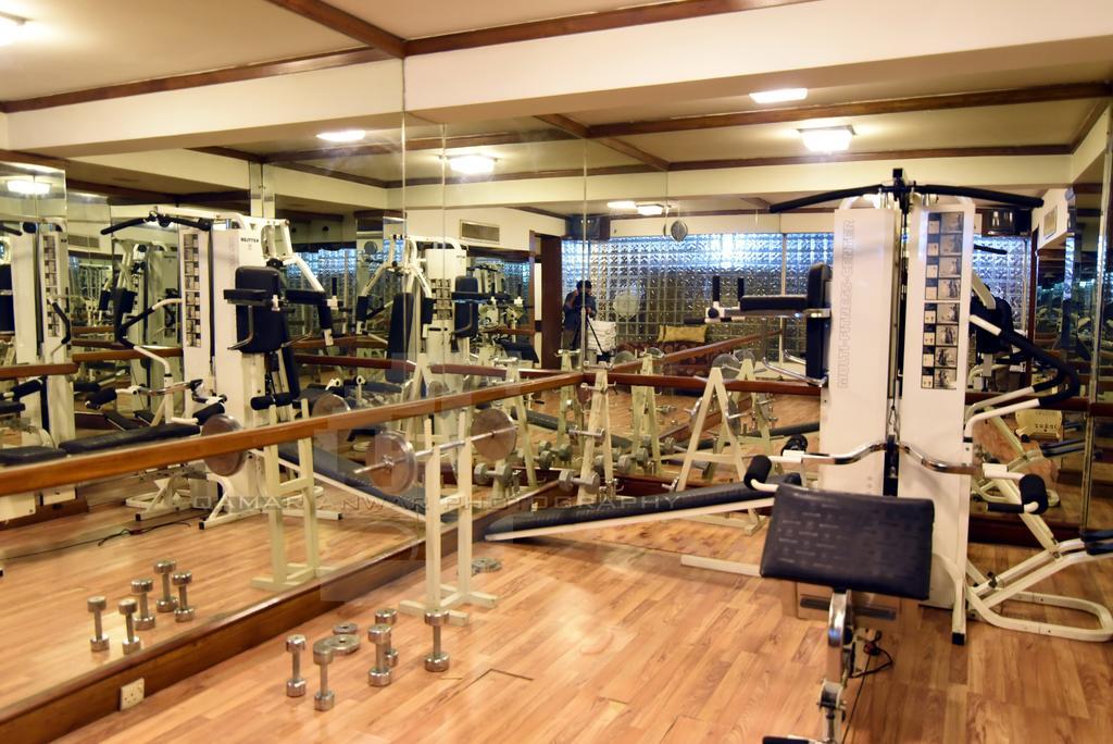 Hotel Crown Plaza Исламабад Екстериор снимка