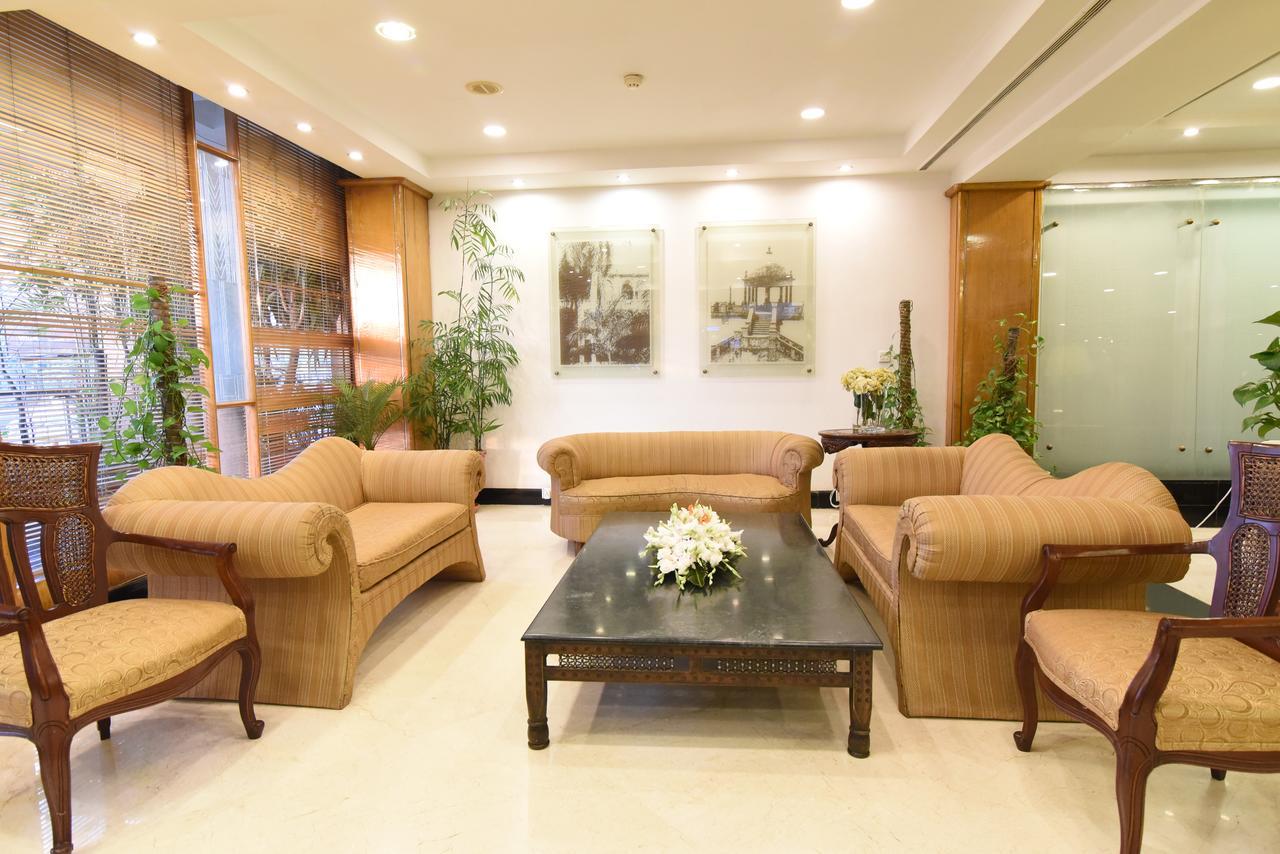 Hotel Crown Plaza Исламабад Екстериор снимка